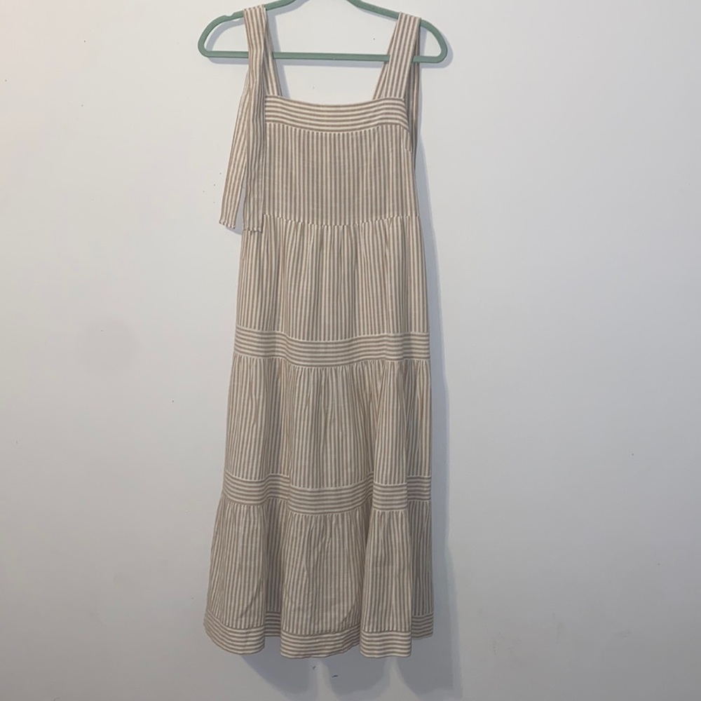 Long maxi dress with striped pattern